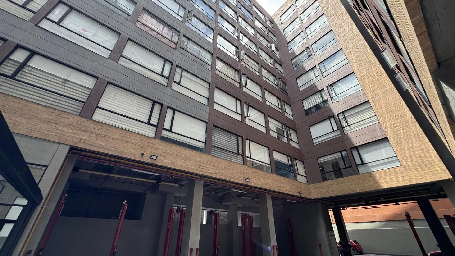 Moderno Apto En Chapinero, A Pasos Del Parque De Los Hippies Con Piscina, Gimnasio Y Zonas Comunes Bogota